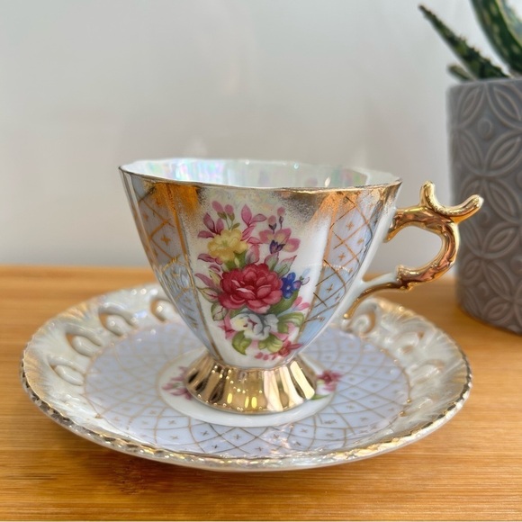 Vintage ESD Japan, iridescent tea cup and reticulated saucer set - Picture 3 of 9